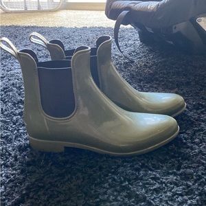 Chelsea boots